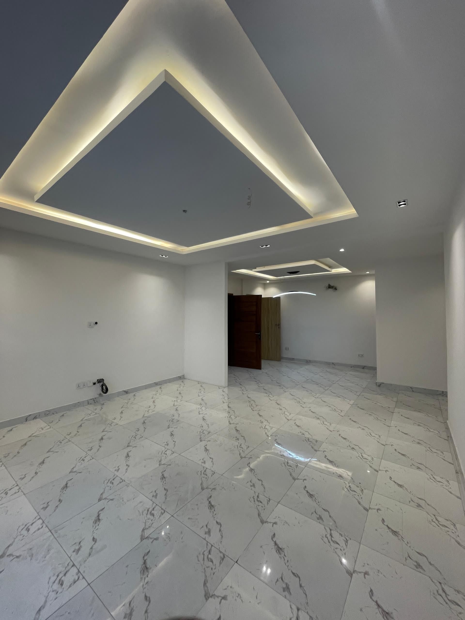 Luxury three bedroom apartment (CHEVRN3B02)