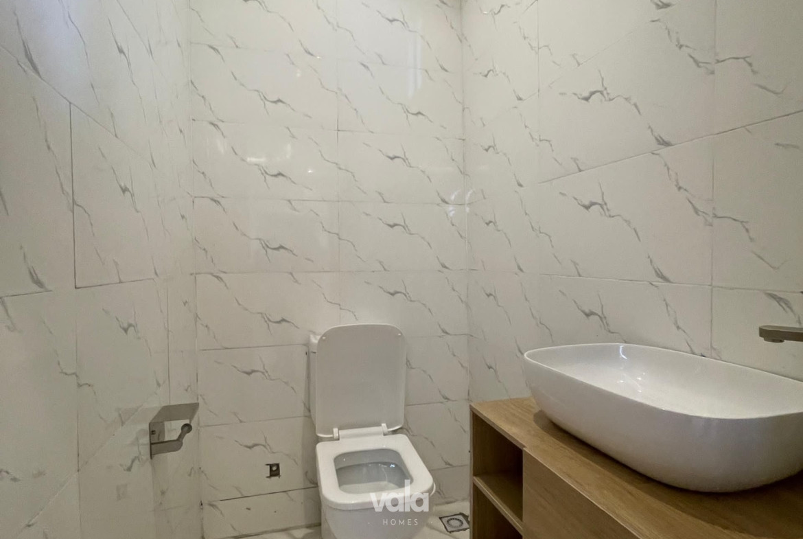 Luxury three bedroom apartment (CHEVRN3B02)