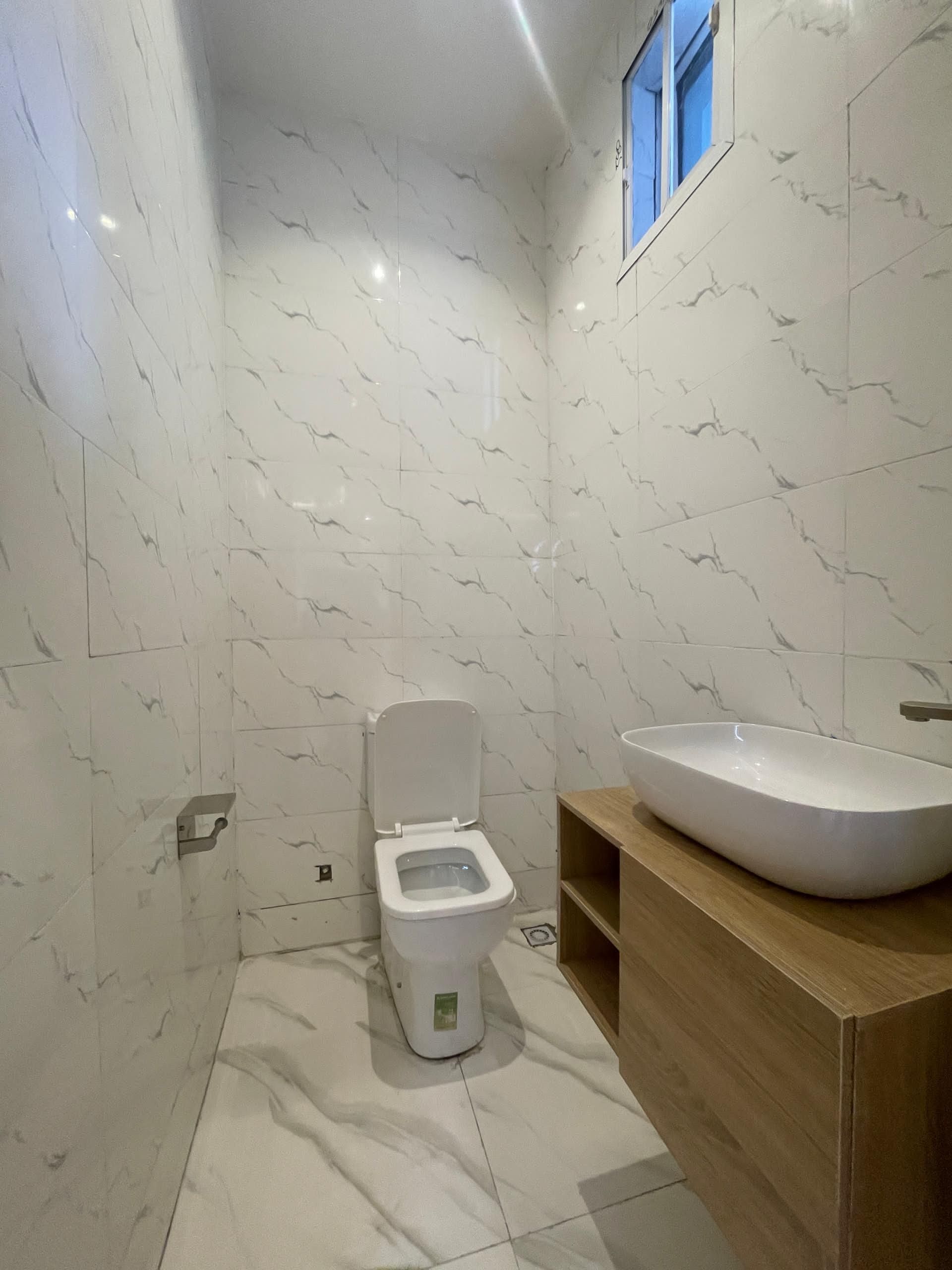 Luxury three bedroom apartment (CHEVRN3B02)