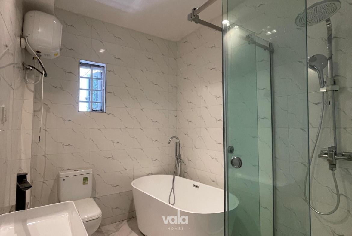 Luxury three bedroom apartment (CHEVRN3B02)