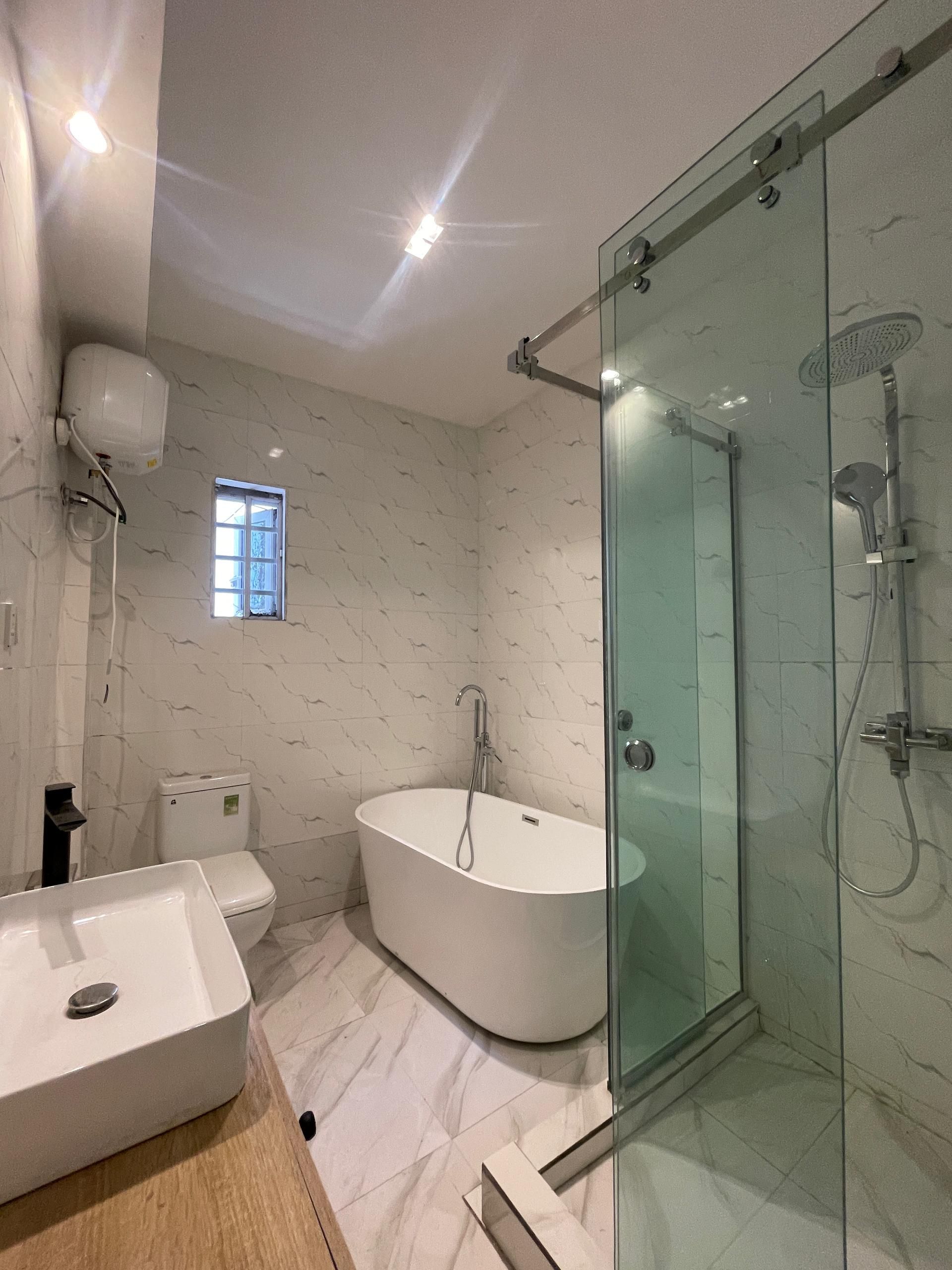 Luxury three bedroom apartment (CHEVRN3B02)