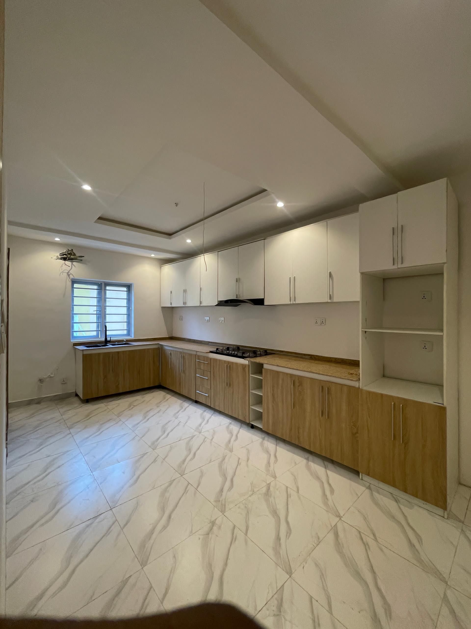 Luxury three bedroom apartment (CHEVRN3B02)