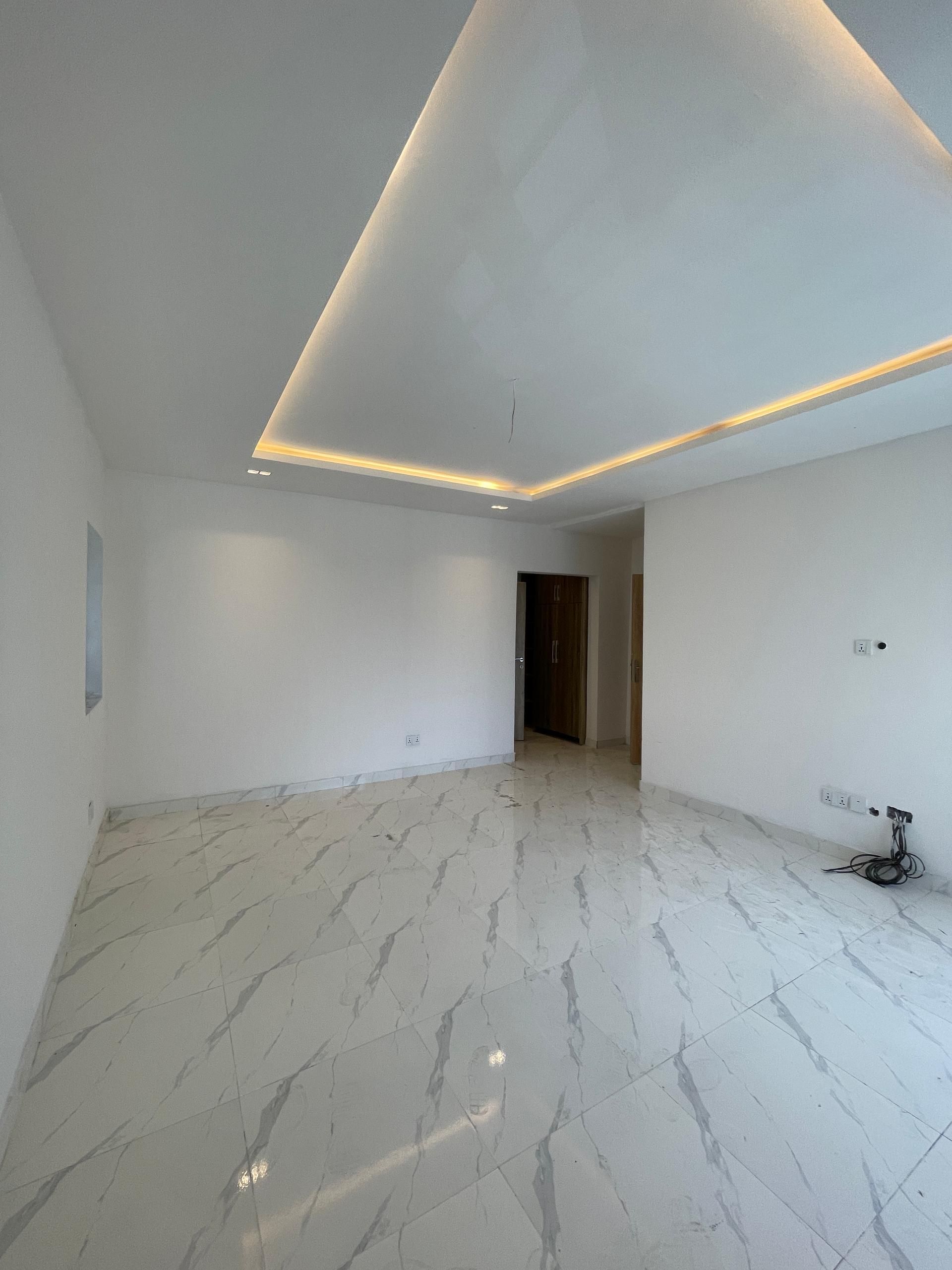 Luxury three bedroom apartment (CHEVRN3B02)