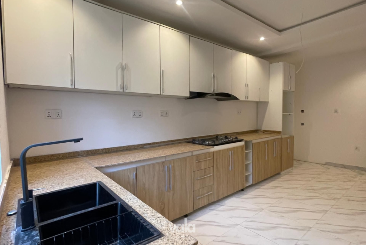Luxury three bedroom apartment (CHEVRN3B02)