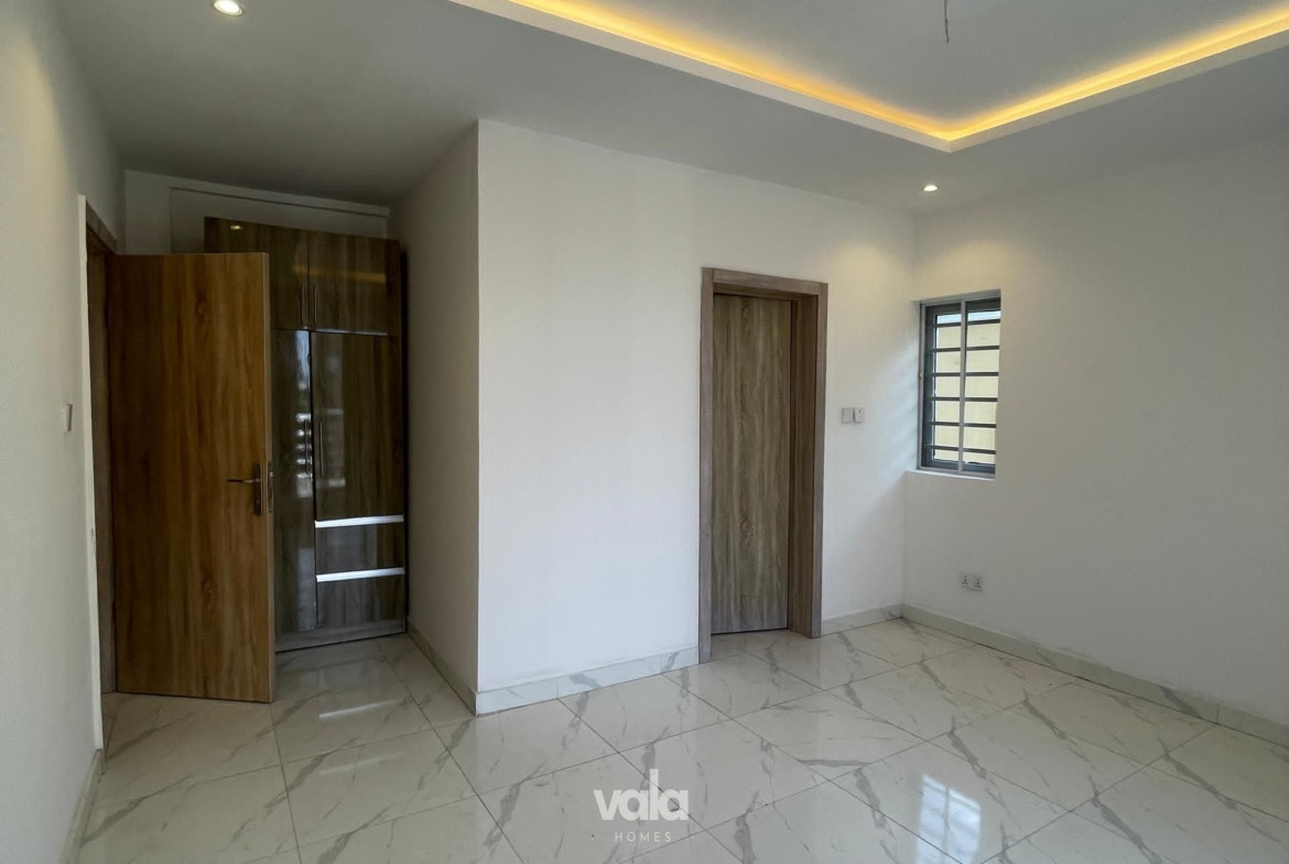Luxury three bedroom apartment (CHEVRN3B02)
