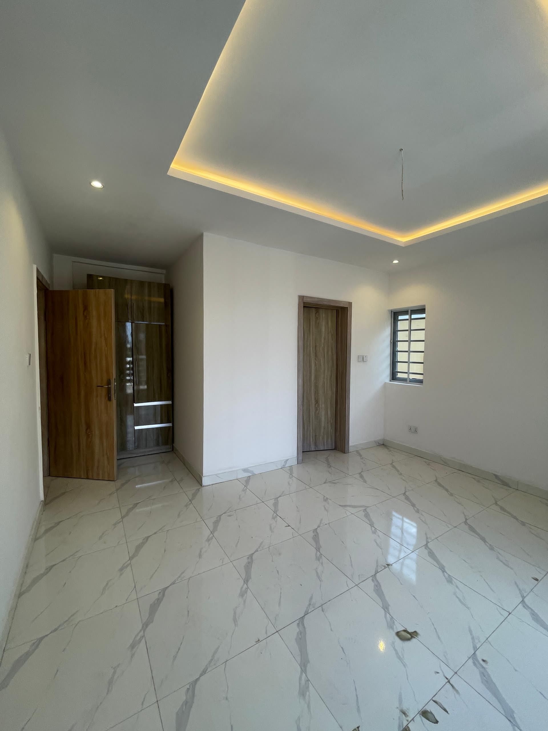 Luxury three bedroom apartment (CHEVRN3B02)