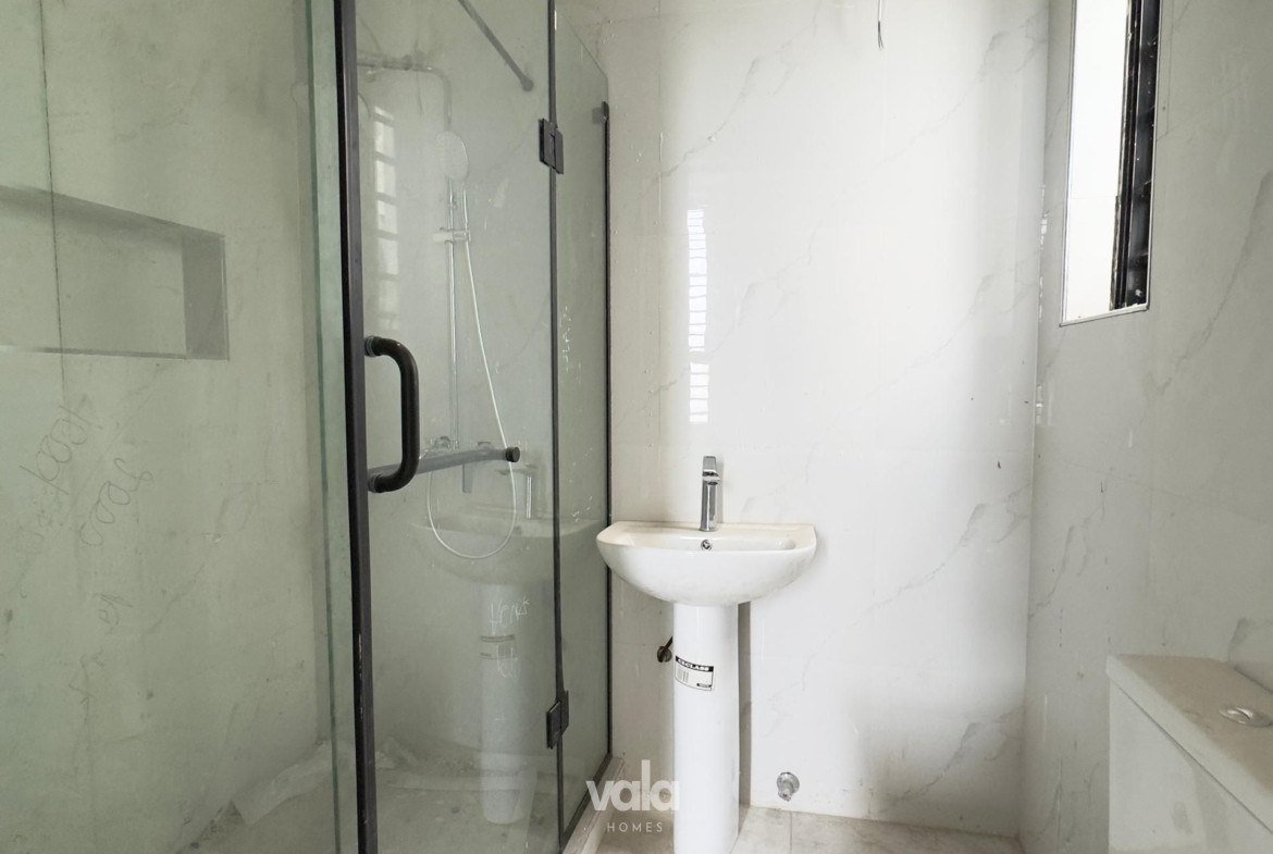 Newly built five bedroom detached duplex (CHEVRN5BDD10)