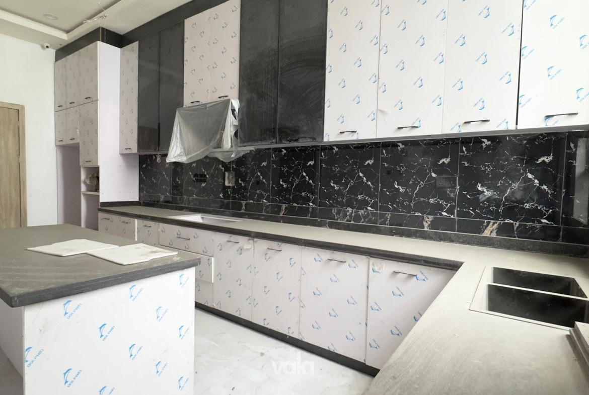 Newly built five bedroom detached duplex (CHEVRN5BDD10)