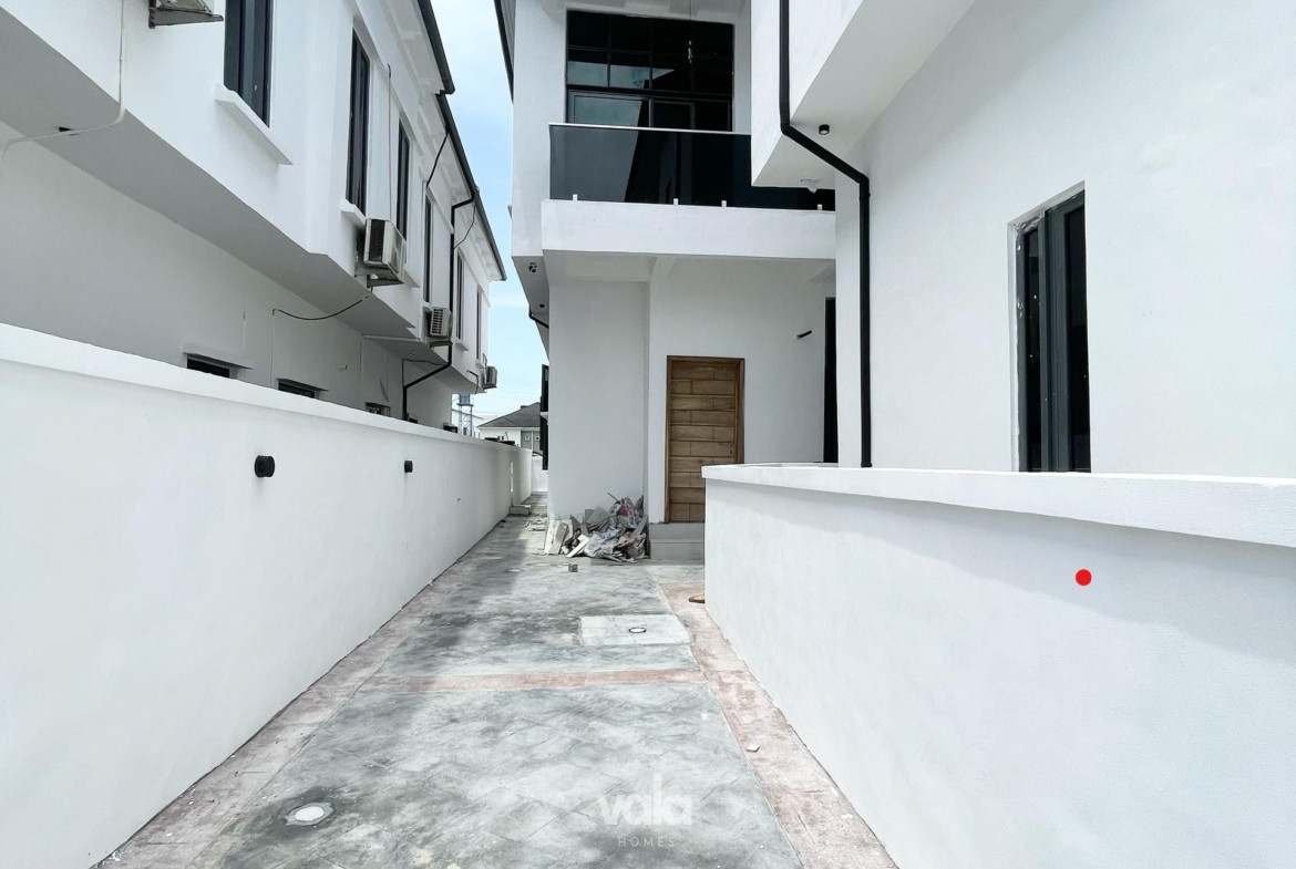 Newly built four bedroom semi-detached duplex (OSAPA4BSD01)