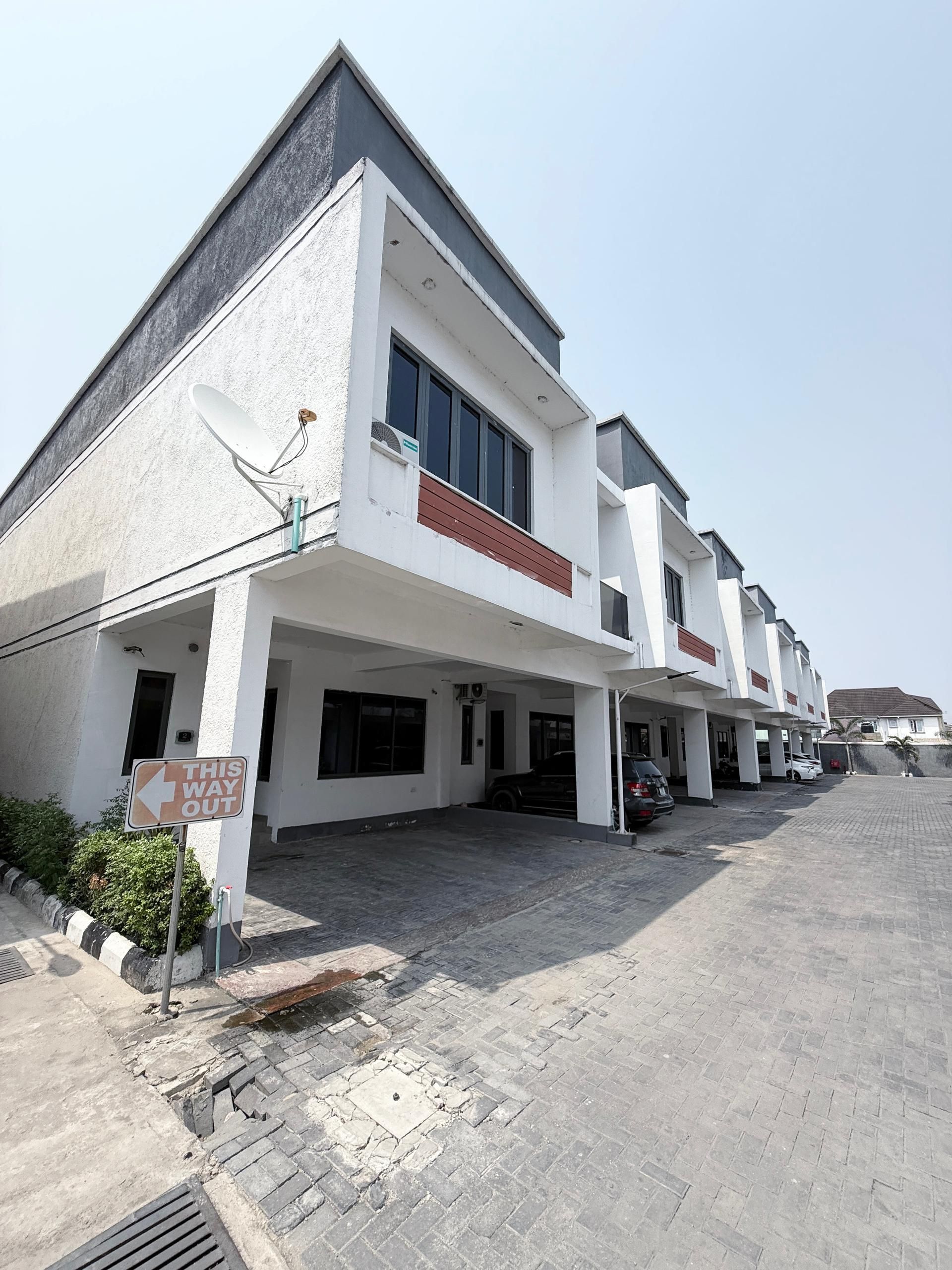 Newly built four bedroom terrace duplex (ologolo4td01) Newly built four bedroom terrace duplex (ologolo4td01)