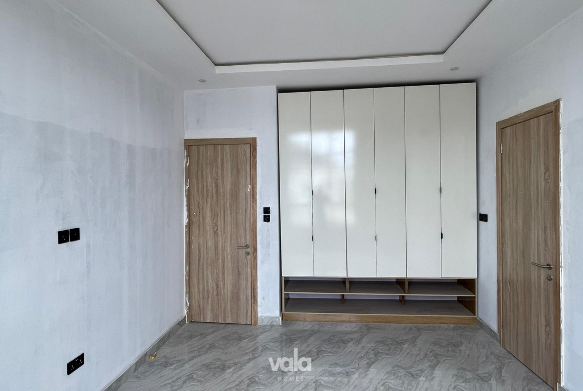 2BEDROOM APARTMENT FOR SALE (IKOTA2B0)