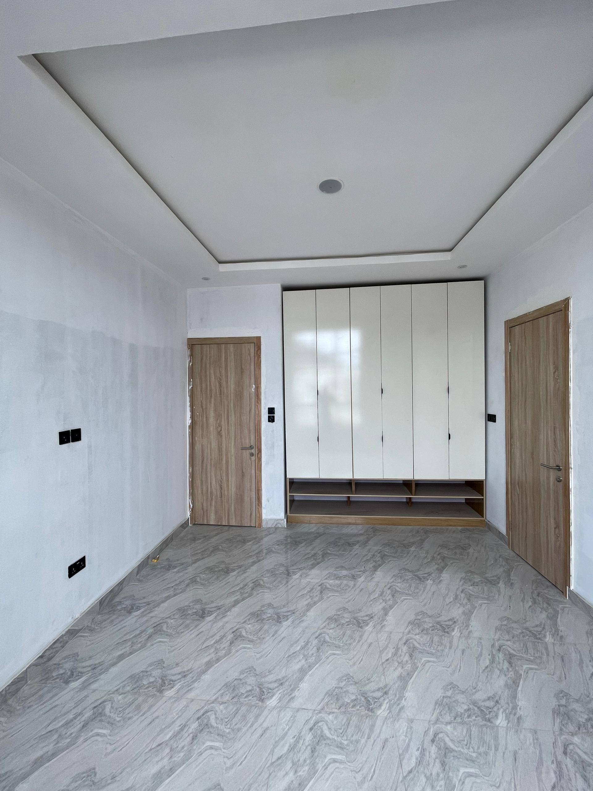 2BEDROOM APARTMENT FOR SALE (IKOTA2B0)