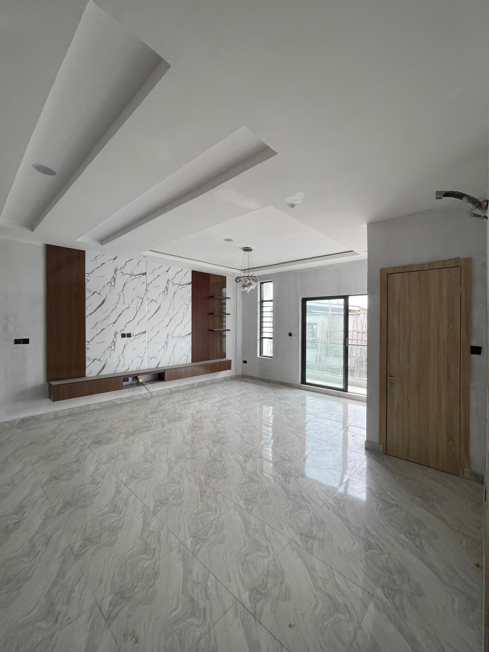 2BEDROOM APARTMENT FOR SALE (IKOTA2B0)