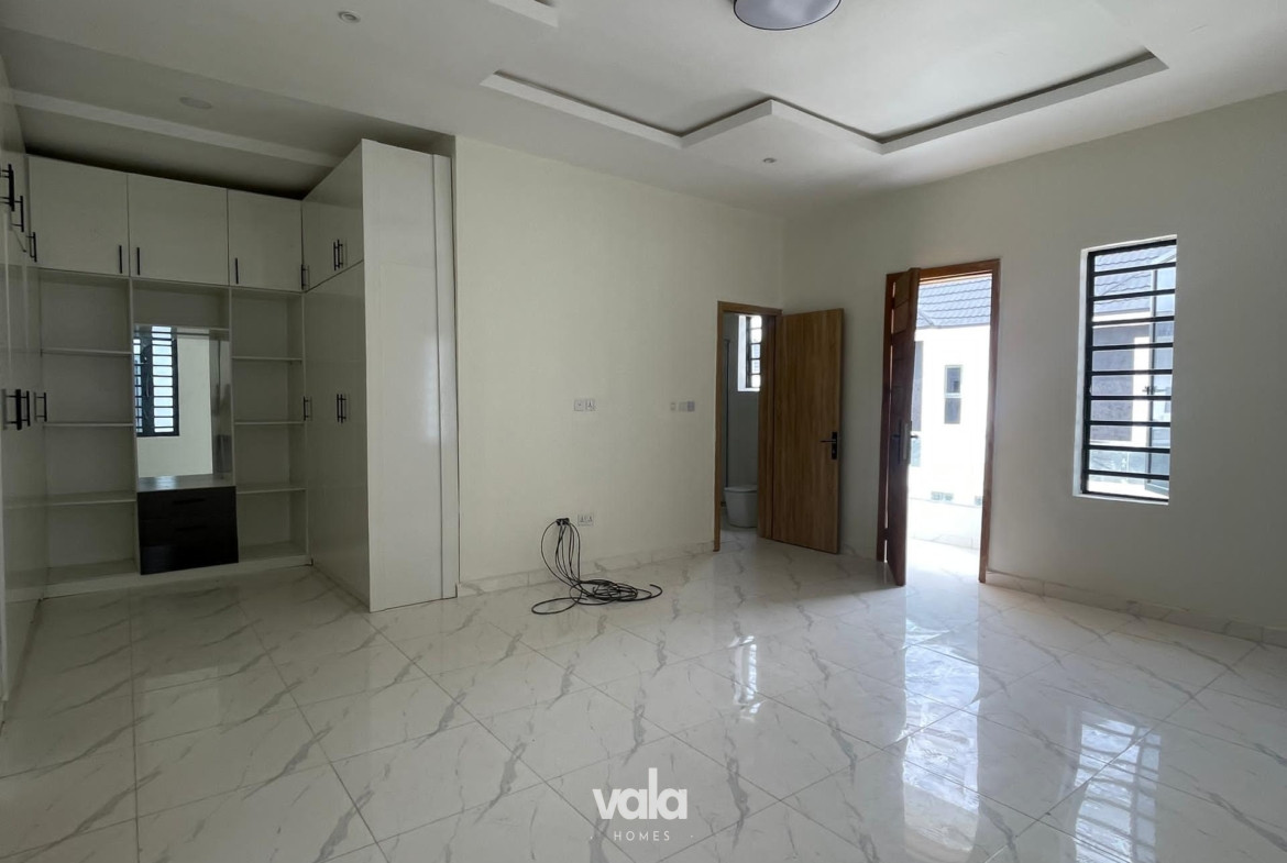 4 bedroom semi detached duplex (IKOTA4BSD09)
