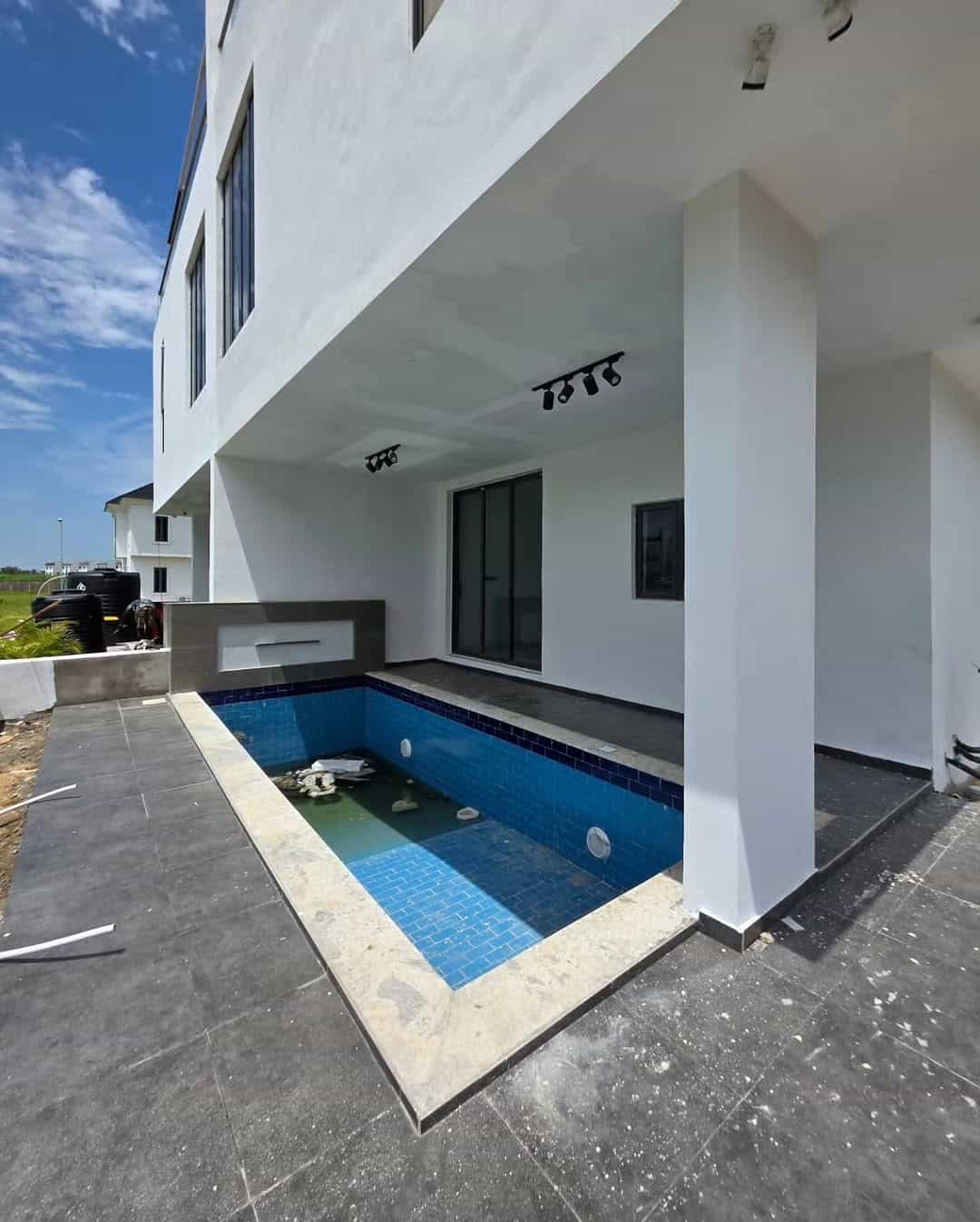 5 bedroom semi detached duplex (IKATE5BSD04) 5 bedroom semi detached duplex (IKATE5BSD04)