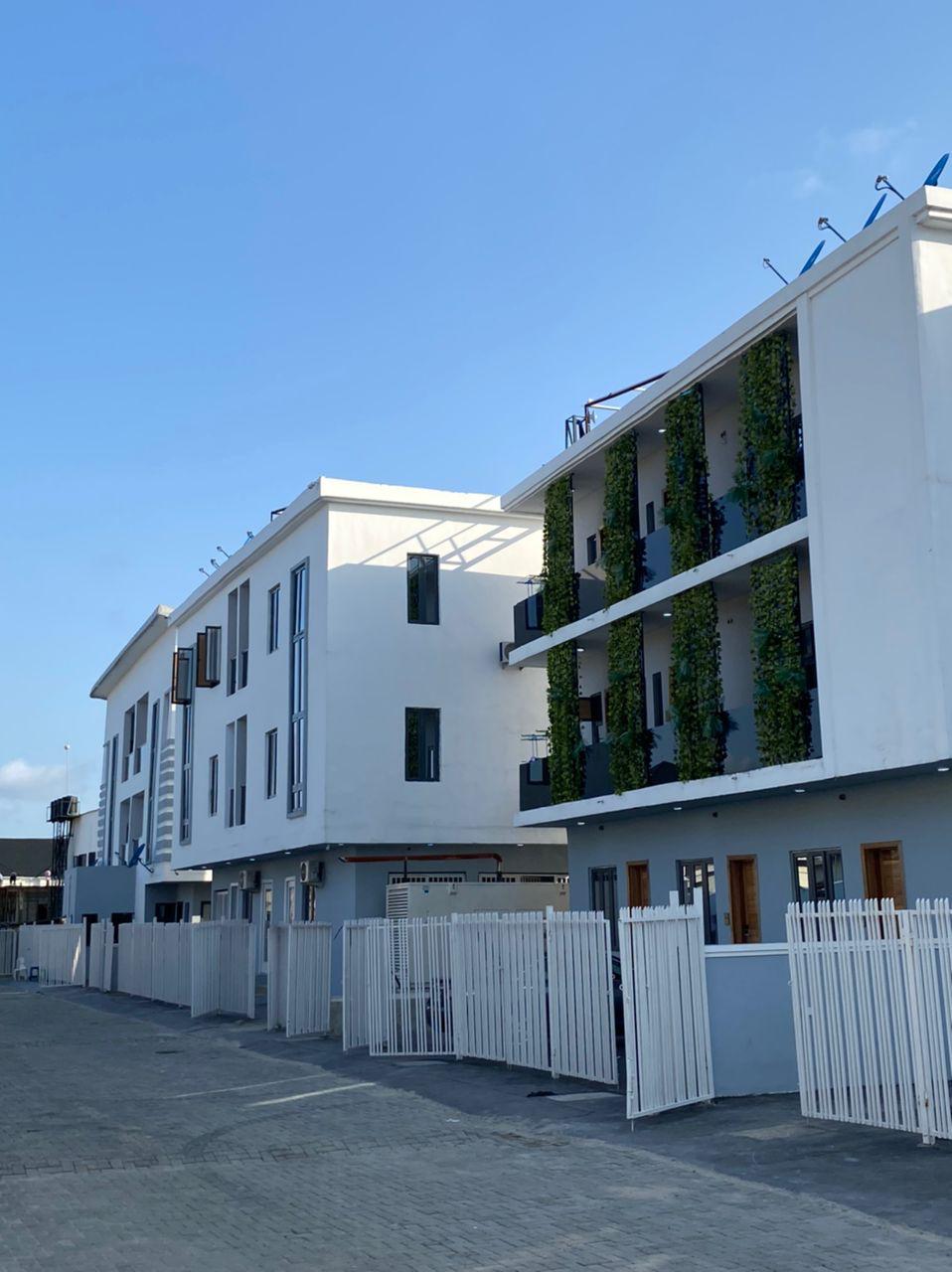 5 Bedroom Semi Detached Duplex (Ikota5BSD0)