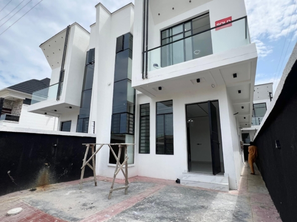 Family-friendly four bedroom semi detached duplex(ikota4bsd07)