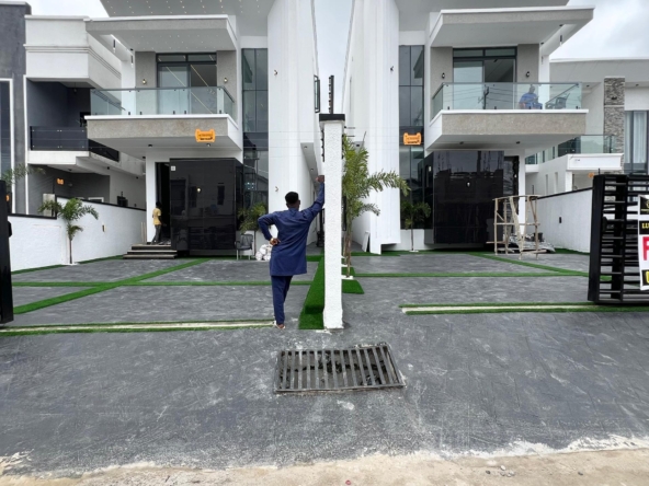 Luxurious five bedroom fully detached duplex(ajah5bdd21)