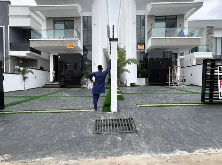Luxurious five bedroom fully detached duplex(ajah5bdd21)