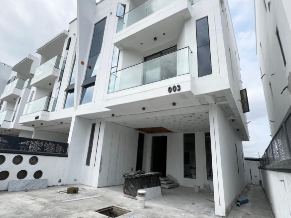 Spacious four bedroom semi detached duplex(agungi4bsd03)