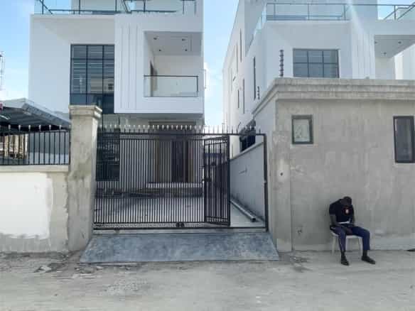 Contemporary five bedroom fully detached duplex(chevron5bdd16)