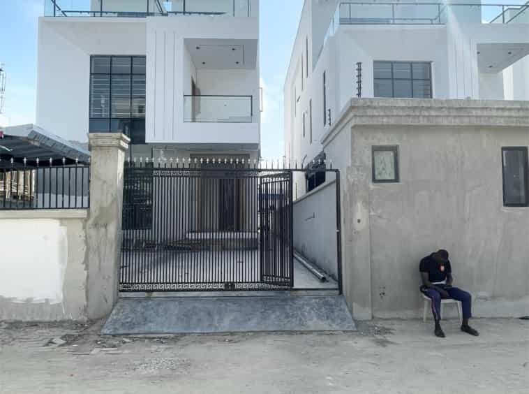 Contemporary five bedroom fully detached duplex(chevron5bdd16)