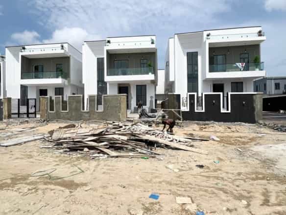 Move-in-ready four bedroom fully detached duplex(ajah4bdd10)