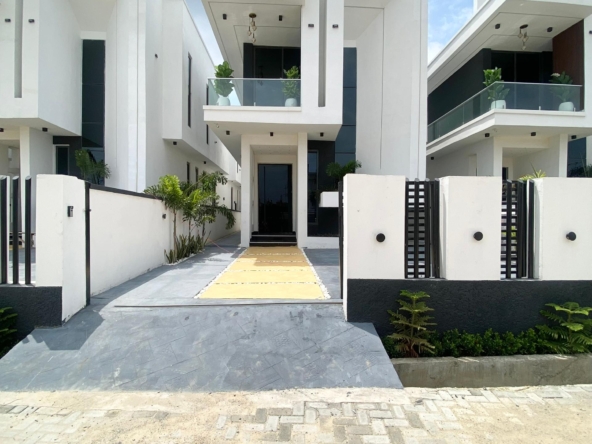 Well-maintained four bedroom fully detached duplex(ajah4bdd09)