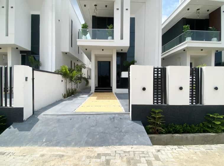 Well-maintained four bedroom fully detached duplex(ajah4bdd09)