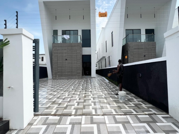 Contemporary five bedroom detached duplex(orchid5dd10)