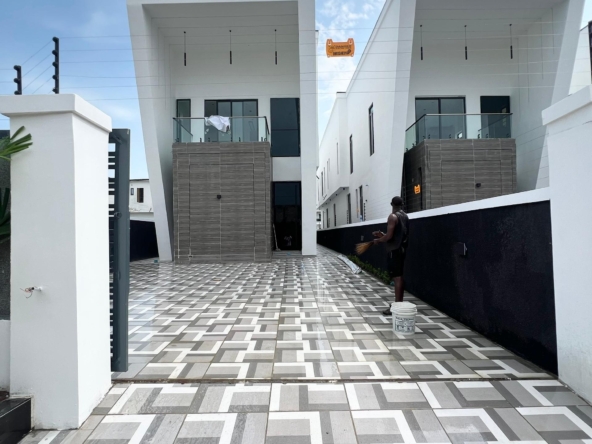 Contemporary five bedroom detached duplex(orchid5dd10)