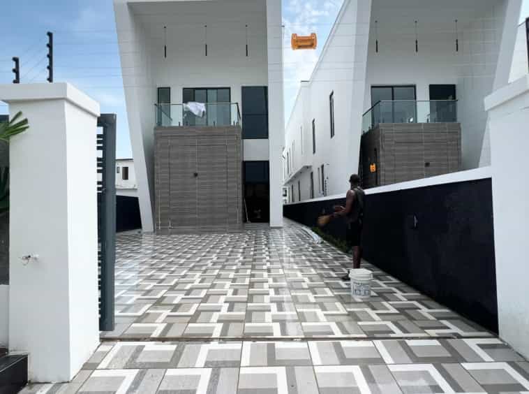 Contemporary five bedroom detached duplex(orchid5dd10)