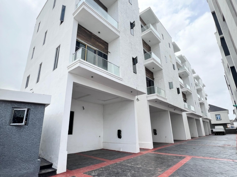 Well-maintained five bedroom semi detached duplex(chevron5bsd01)