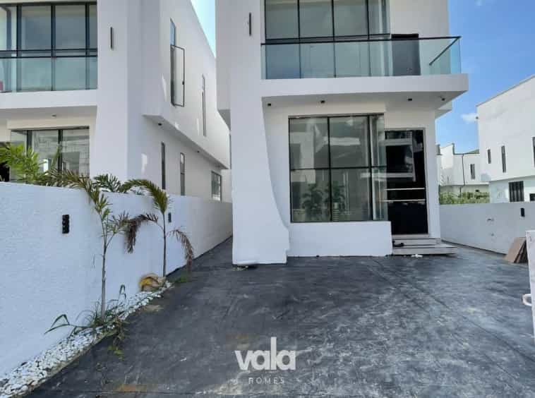 Move-in-ready five bedroom fully detached duplex (chevron5bdd15)