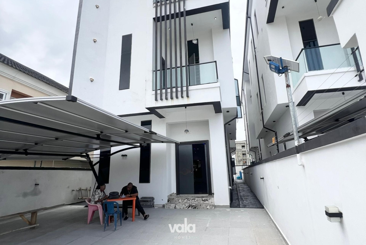 CONTEMPORARY 5 BEDROOM FULLY DETACHED DUPLEX FOR SALE (IKOTA5BDD02)