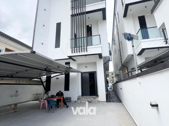 Contemporary 5 bedroom fully detached duplex for sale (ikota5bdd02)