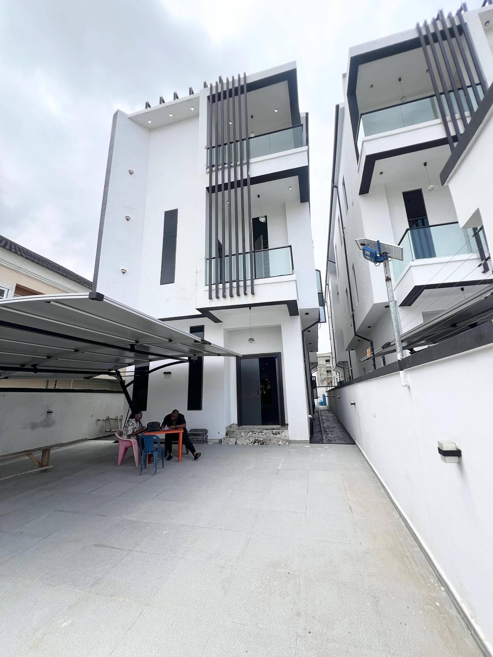 CONTEMPORARY 5 BEDROOM FULLY DETACHED DUPLEX FOR SALE (IKOTA5BDD02)