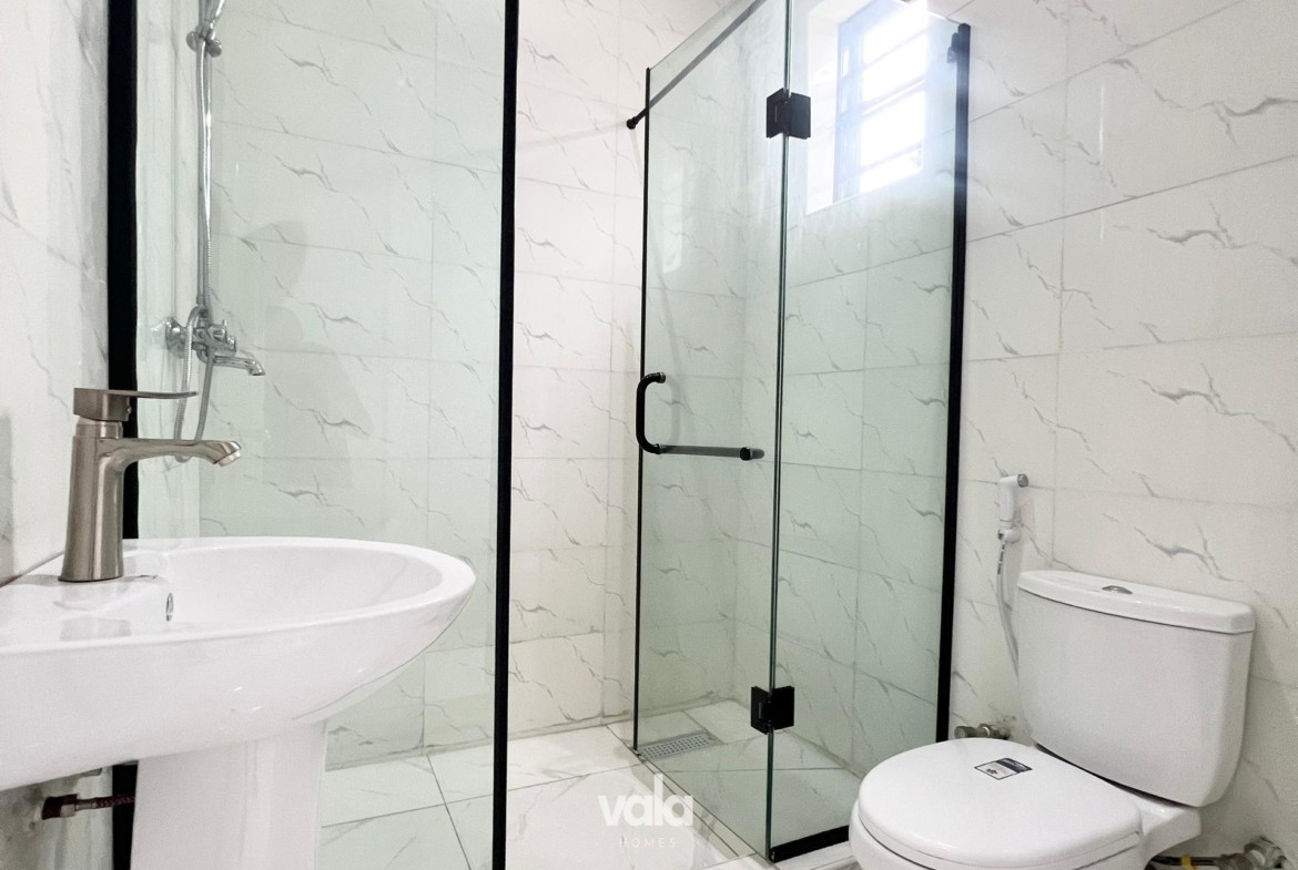 Contemporary five bedroom fully detached duplex (IKOTA5BDD02)