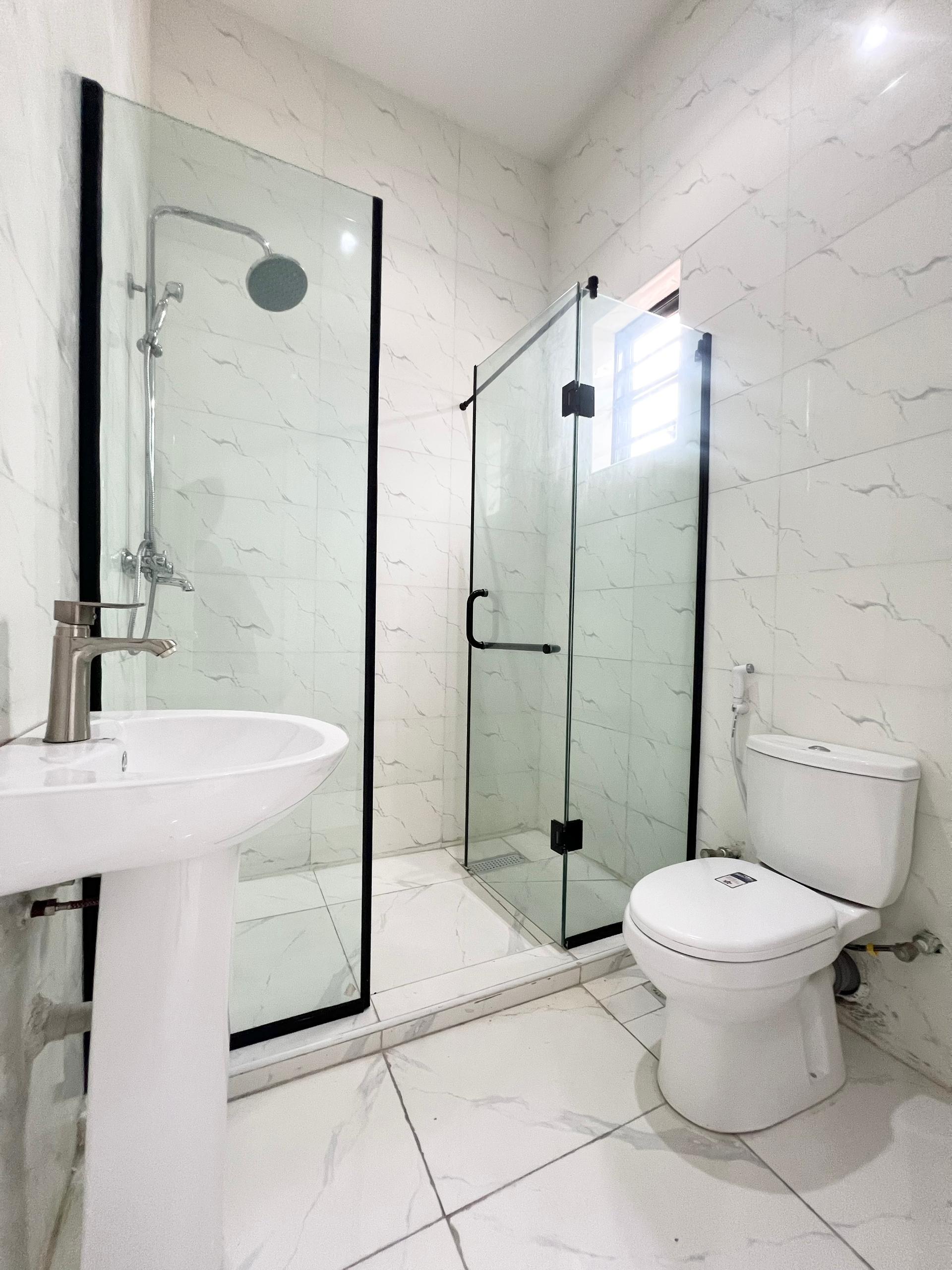Contemporary five bedroom fully detached duplex (IKOTA5BDD02)