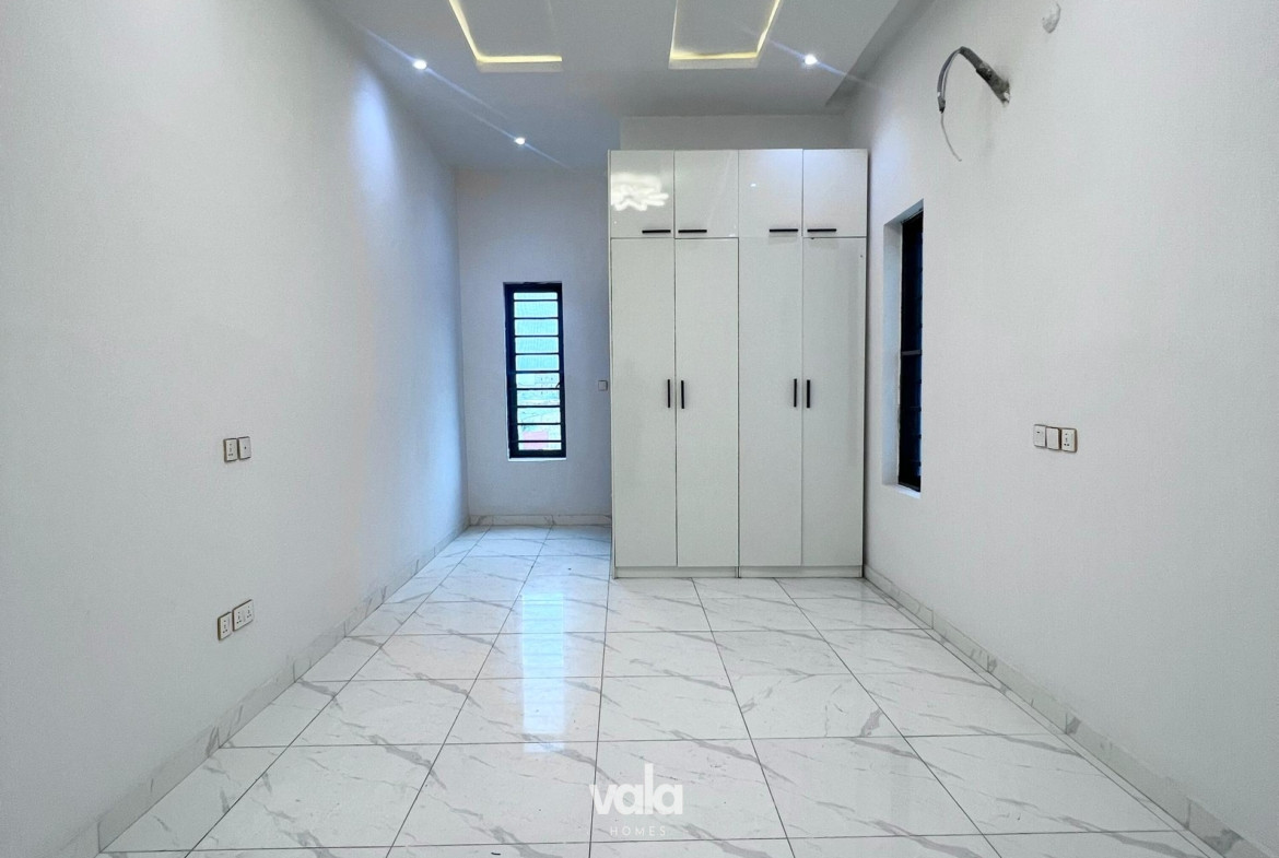 Contemporary five bedroom fully detached duplex (IKOTA5BDD02)