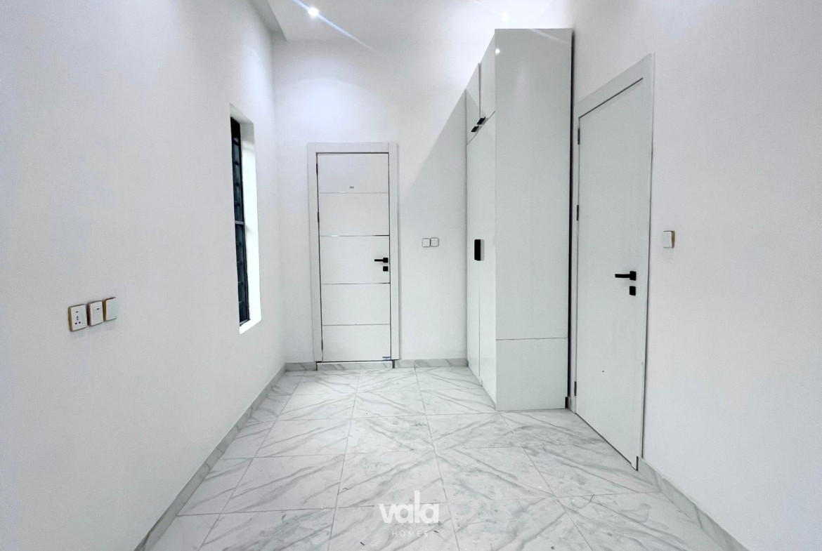 Contemporary five bedroom fully detached duplex (IKOTA5BDD02)
