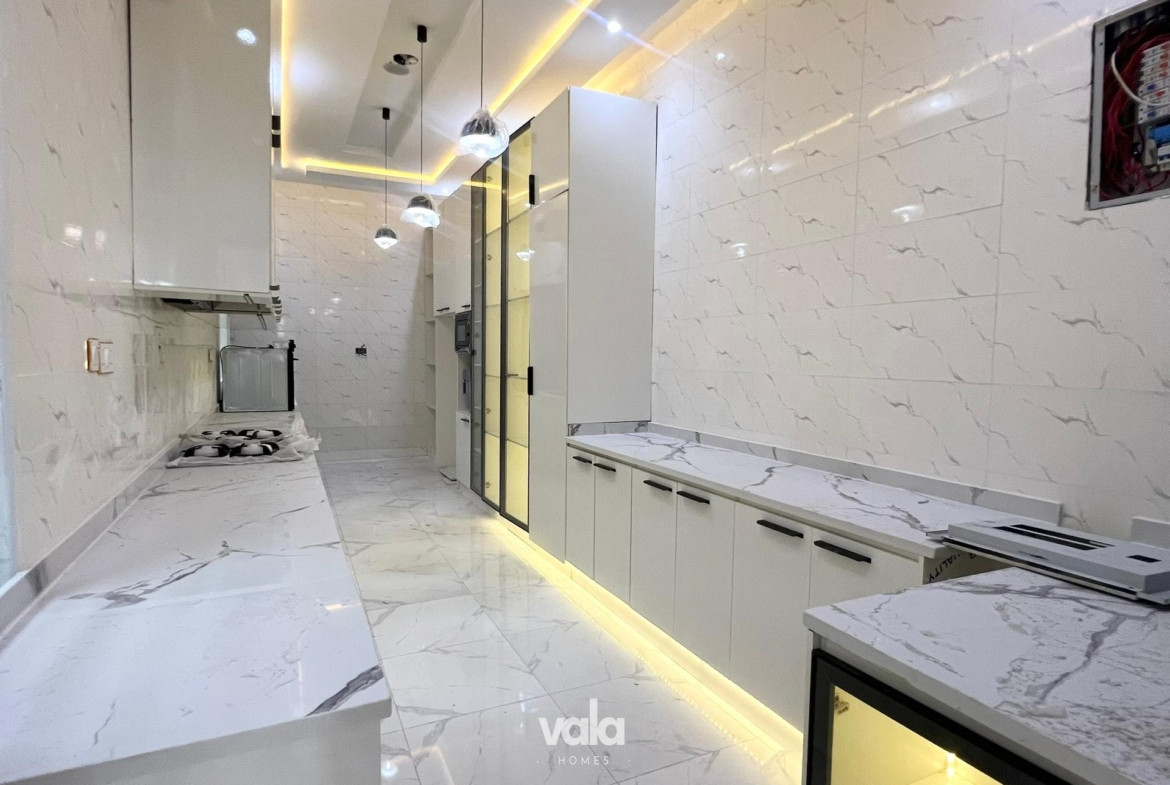 Contemporary five bedroom fully detached duplex (IKOTA5BDD02)