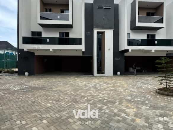 Tastefully-furnished four bedroom maisonette (ikate4bm01)