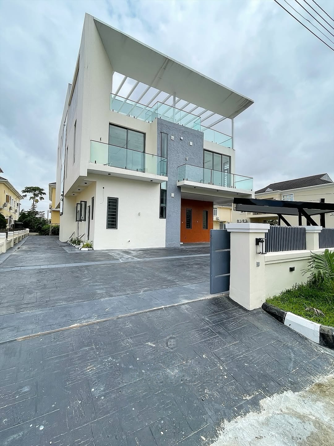 Exquisite four bedroom fully detached duplex (CHEVRON4BDD02)