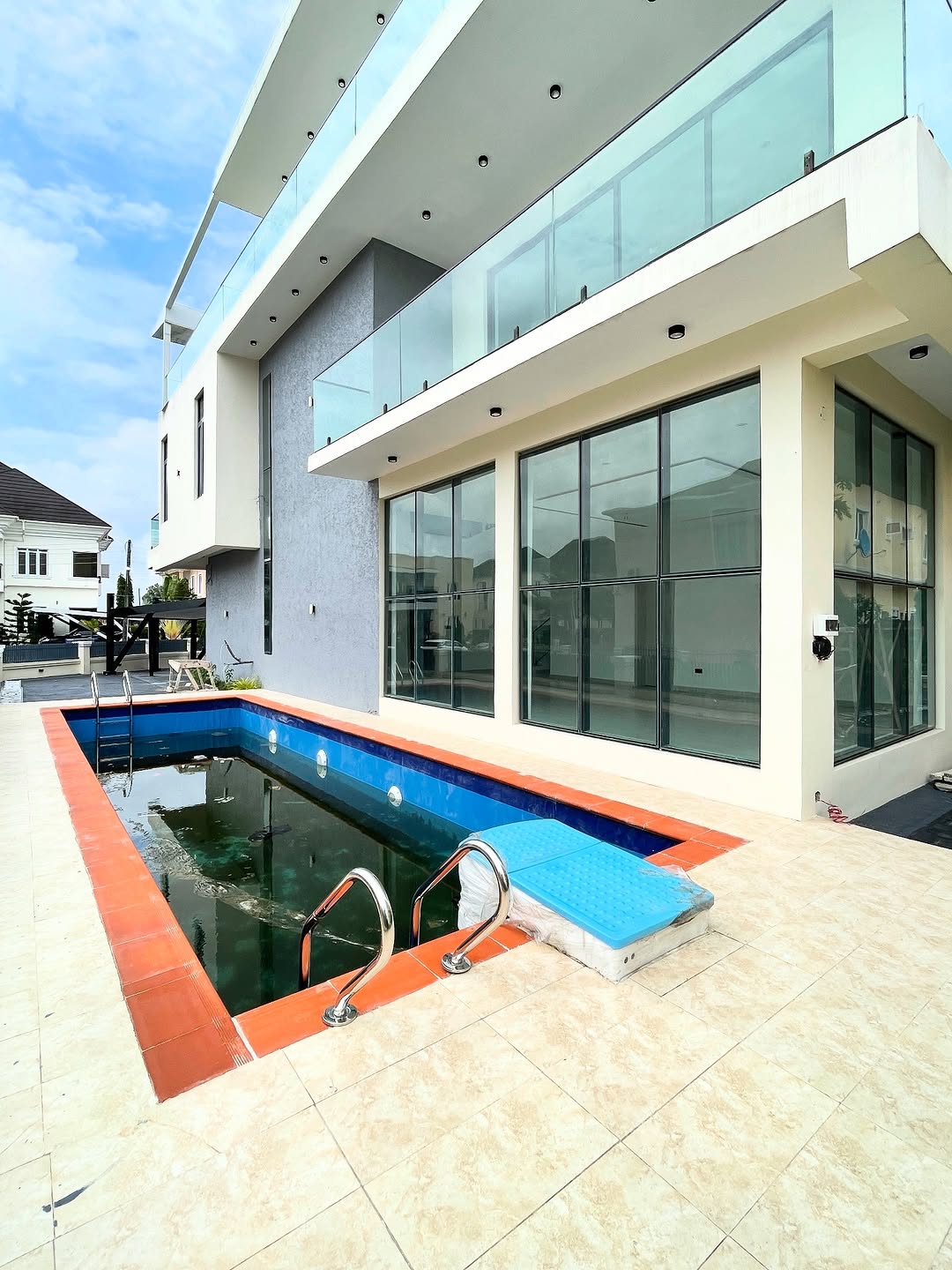 Exquisite four bedroom fully detached duplex (CHEVRON4BDD02)