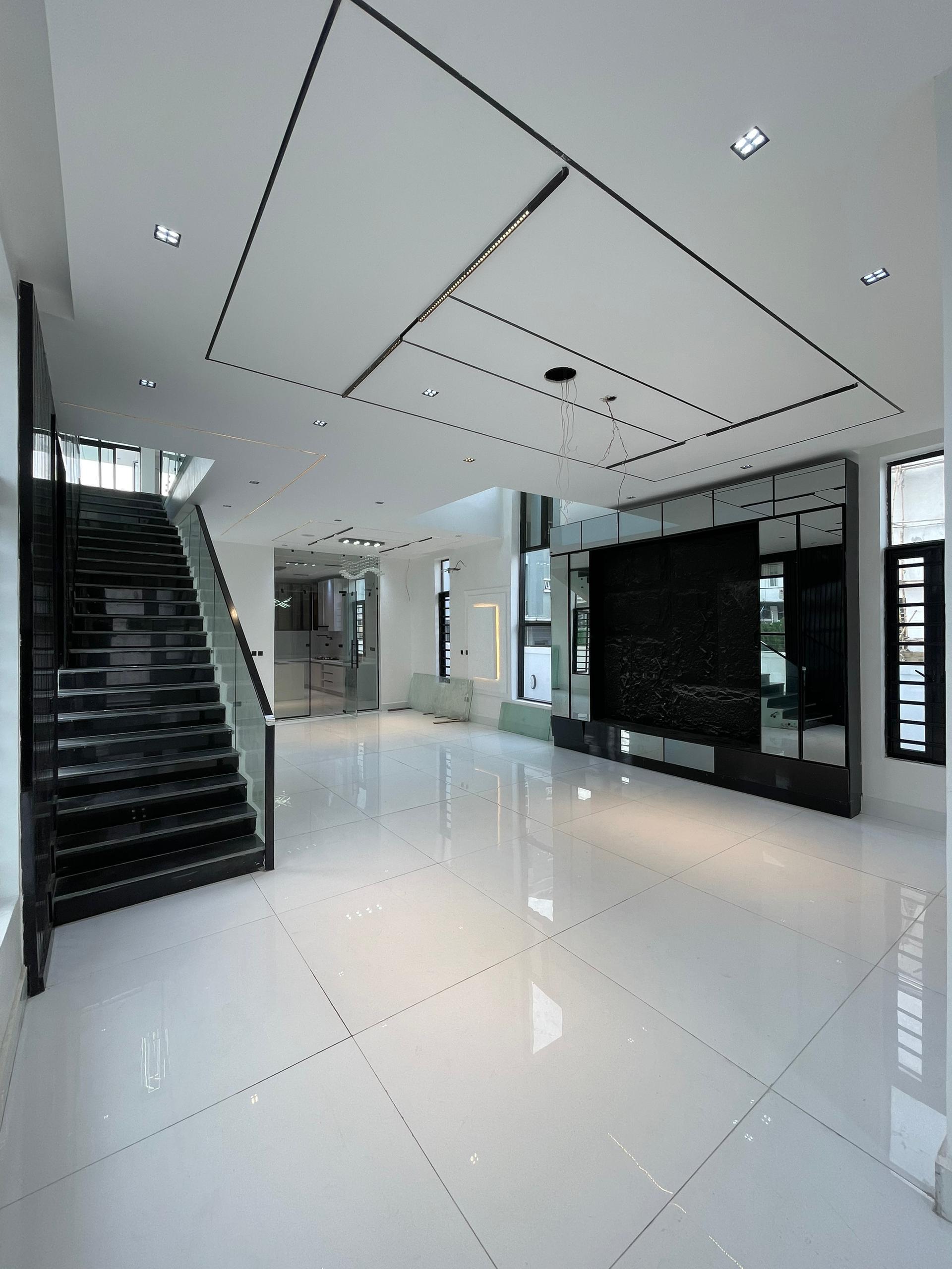 five bedroom fully detached duplex (CHEVRON5BDD)