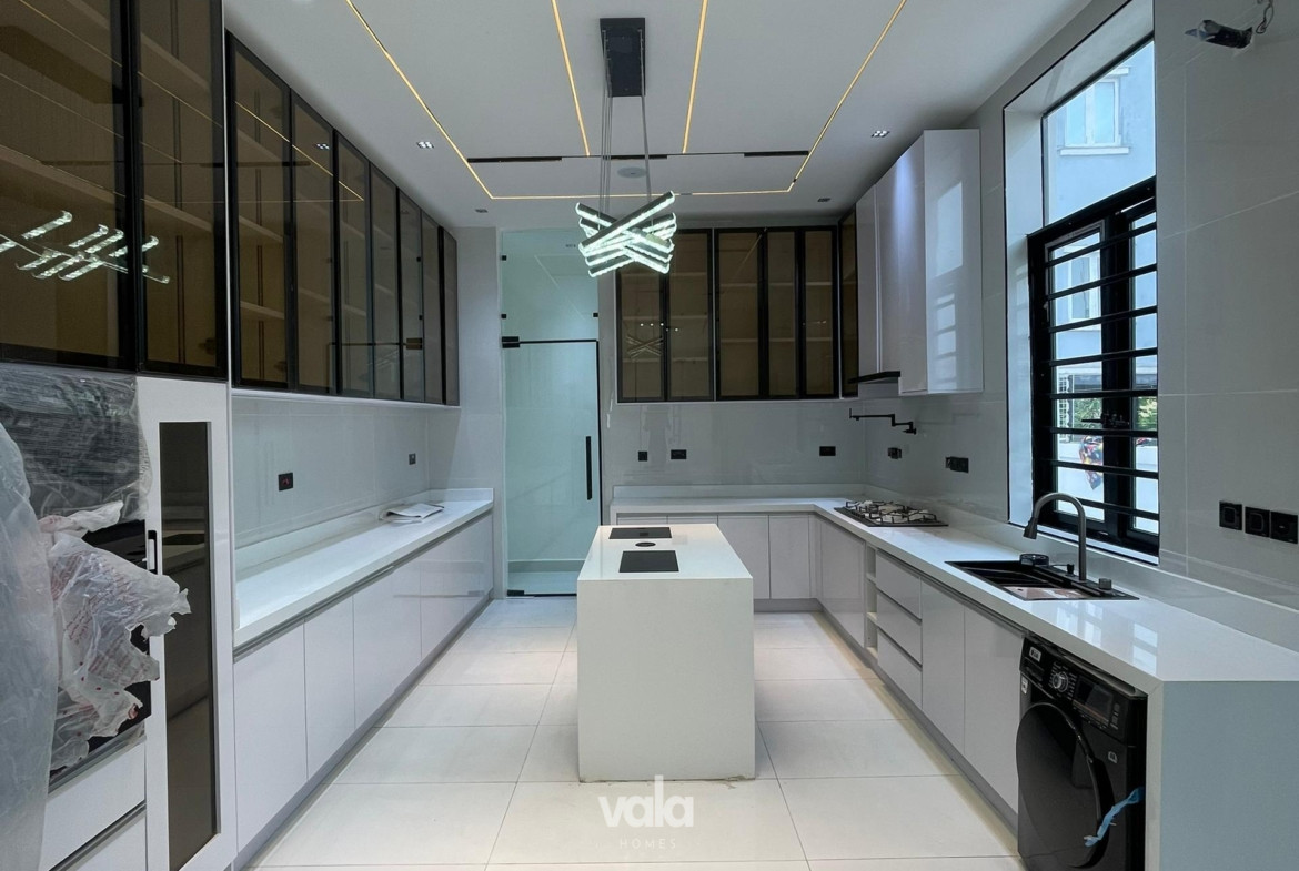 five bedroom fully detached duplex (CHEVRON5BDD)