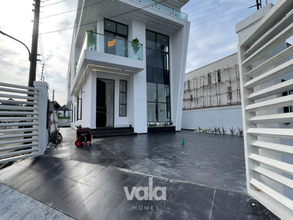 Five bedroom fully detached duplex (chevron5bdd)
