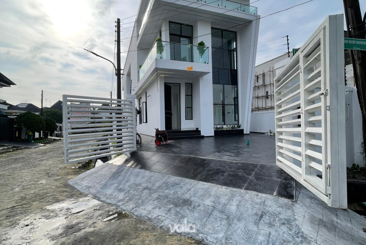 five bedroom fully detached duplex (CHEVRON5BDD)