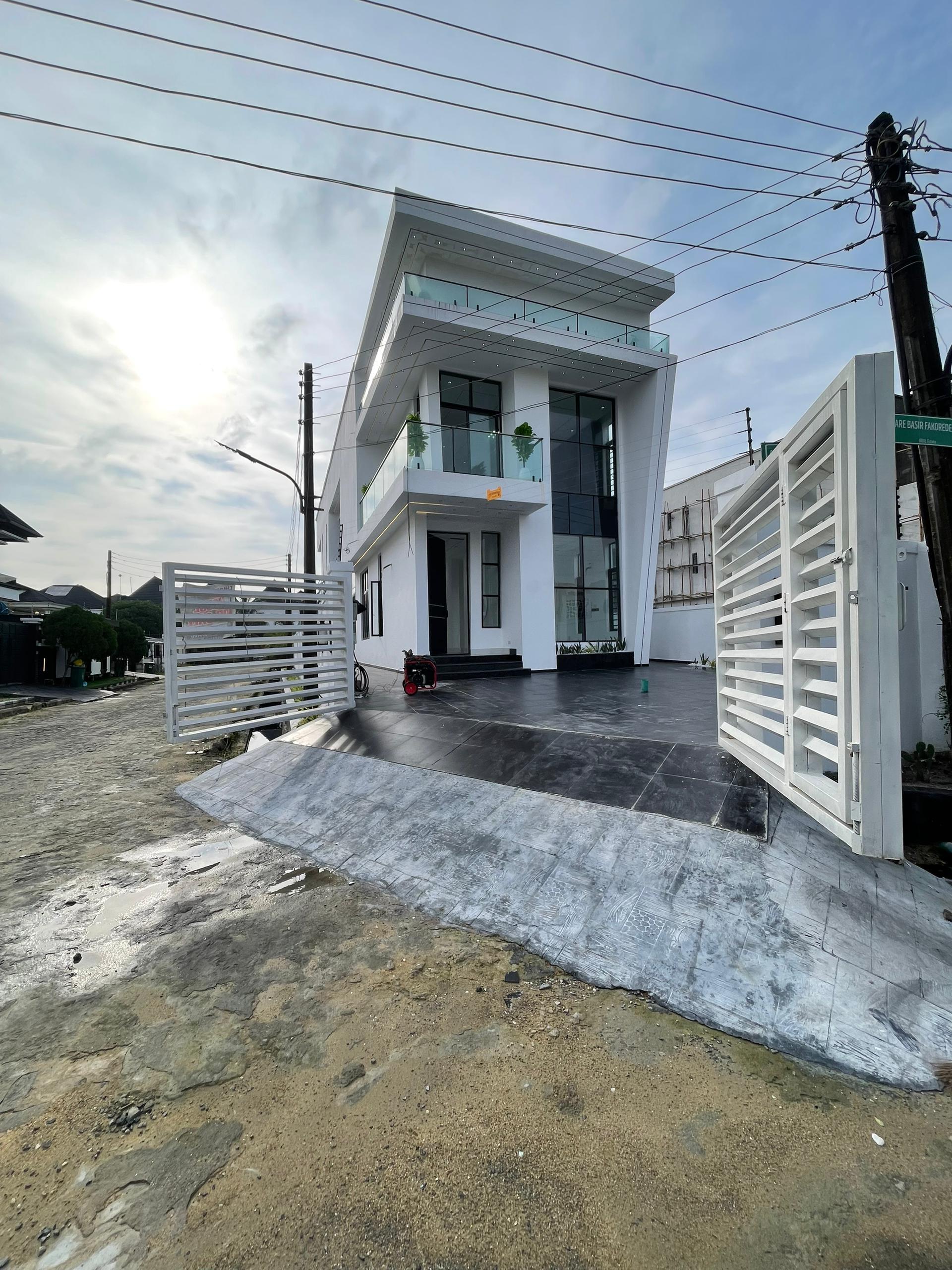 five bedroom fully detached duplex (CHEVRON5BDD)